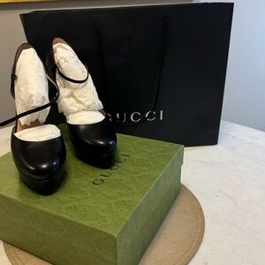 Stunning Gucci heels new in box. European size 40.. US size 10!!